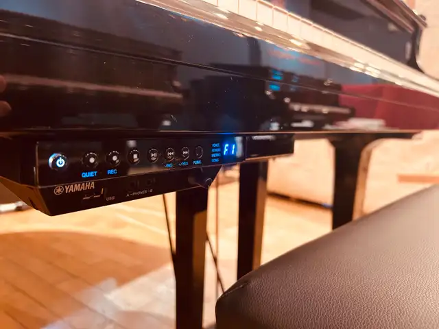 PIANO YAMAHA C3X SILENT (2014) in Pianos & Keyboards in City of Montréal - Image 3