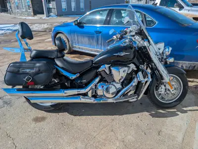 2008 SUZUKI C109R SUZUKI SADDLEBAGS AND WINDSHIELD DRIVERS BACK REST BULLY EFI CONTROLLER $5,995 REC...