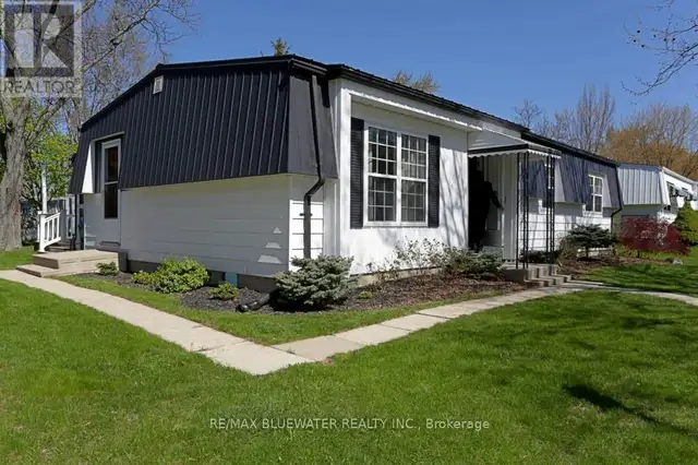 314 WYLDWOOD LANE S South Huron (Stephen), Ontario in Houses for Sale in Grand Bend - Image 10