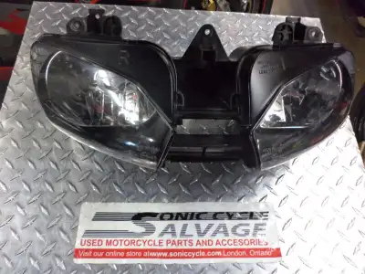 sonic cycle has a set of 1999 - 2002 yamaha yzf -600 r-6 headlights oem in mint cond. all tabs in pl...