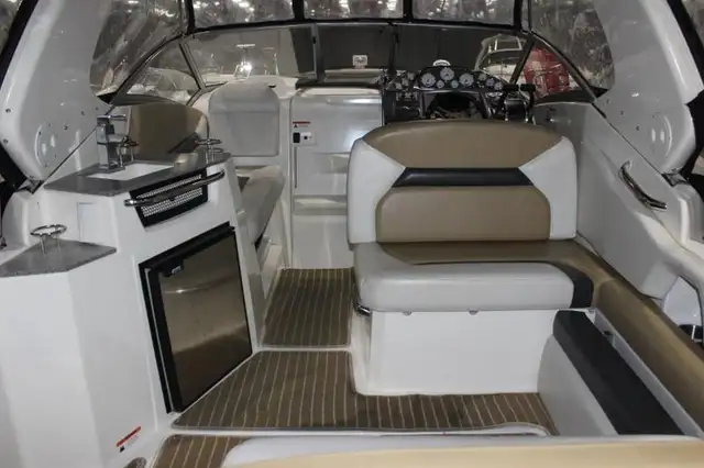 2012 LARSON 857 cabrio in Powerboats & Motorboats in Longueuil / South Shore - Image 4
