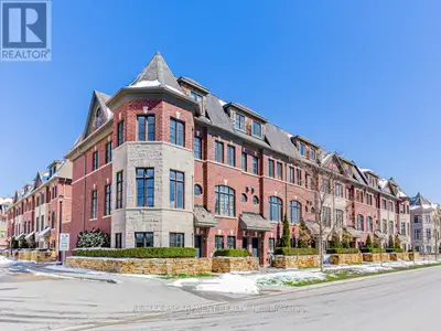 A fantastic opportunity to live in an executive townhouse in the heart of Oakville, complete with 3...