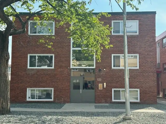 533 Sherbrook - 1 BR - Available Sept 1st
