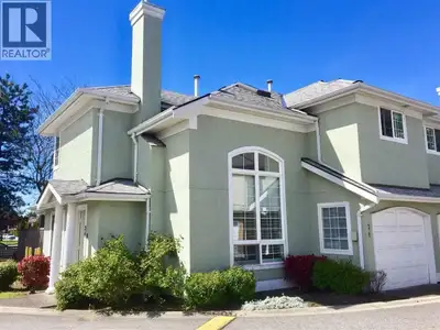 Parc Bryson, fabulous location close to restaurants, transit and amenities. Corner Unit with south f...