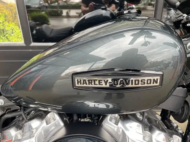 2025 Harley-Davidson FXBB - Street Bob in Street, Cruisers & Choppers in Edmonton - Image 5