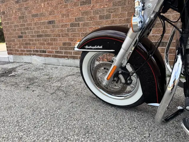 2011 Harley-Davidson Heritage Softail Classic **CANADIAN BIKE**  in Street, Cruisers & Choppers in Markham / York Region - Image 28