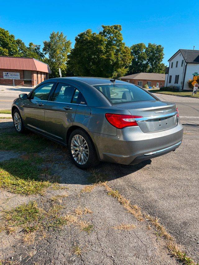 2012 chrysler 200 in Cars & Trucks in London - Image 3