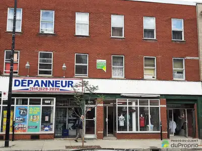 Immeuble à revenus à vendre. Immeuble commercial et résidentiel qui comprend 9 logements, 2 très gra...