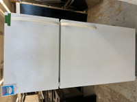 9146-Réfrigérateur Electrolux blanc top freezer fridge white 28"