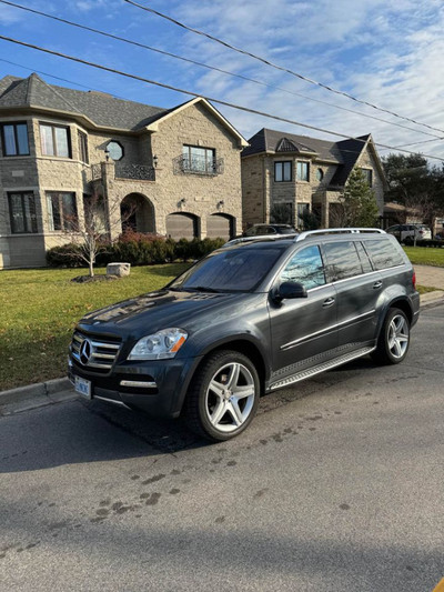 2011 Mercedes Benz Gl- 550 AMG PACKAGE- Pristine Condition