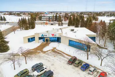 2505 St. Laurent Blvd. - Medical Office Building for Lease Price: Negotiable Op. Costs: $8.28/sf Siz...