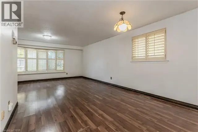 3196 CENTENNIAL Drive Burlington, Ontario in Houses for Sale in Oakville / Halton Region - Image 12