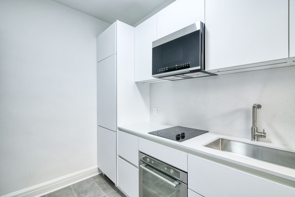 renovated studio apartment near Guy-Concordia - ID 3532 2