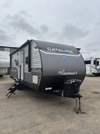 The popular 243RBS is the ideal couple’s coach! This floorplan boasts a full-size super slide with b...