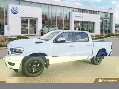 This Ram 1500 delivers a Gas/Electric V-8 5.7 L/345 engine powering this Automatic transmission. WHE...
