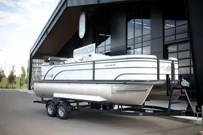 OPTIONS INCLUDE: YAMAHA VF115LA OUTBOARD BEAR TRAILER TEAK GRAY FLOORING BAYSTAR HYDRAULIC STEERING...