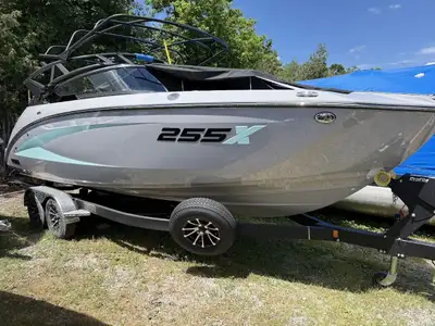 The 255XD comes impressively equipped with a host of premium features that set it apart in the world...