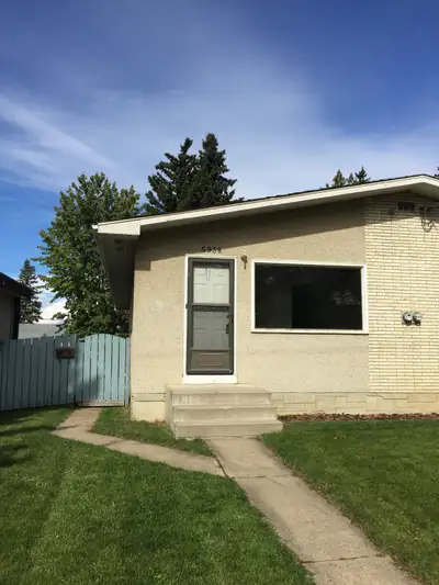 Pet-friendly and full of charm, welcome to your new home in Highland Green! This spacious 3-bedroom...