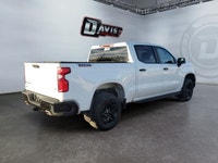 The 2022 Silverado has elements that reinforce the trucks wide, stable and confidence-inspiring stan... (image 4)
