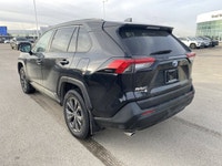 *Vehicle history form conveniently located in vehicle photos. AMVIC LICENSED DEALER ... Engine: Gas/... (image 3)