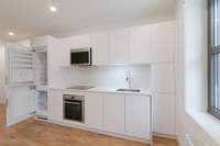 Renovated Akelius one bedroom apartment for rent. Located near de Maisonneuve West in the Notre-Dame... (image 2)