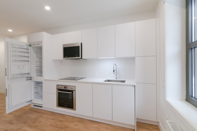 2050 Claremont Ave — photo 3