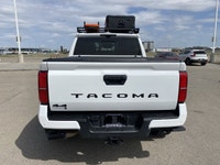 *Vehicle history form conveniently located in vehicle photos. AMVIC LICENSED DEALER ... Engine: Inte... (image 4)