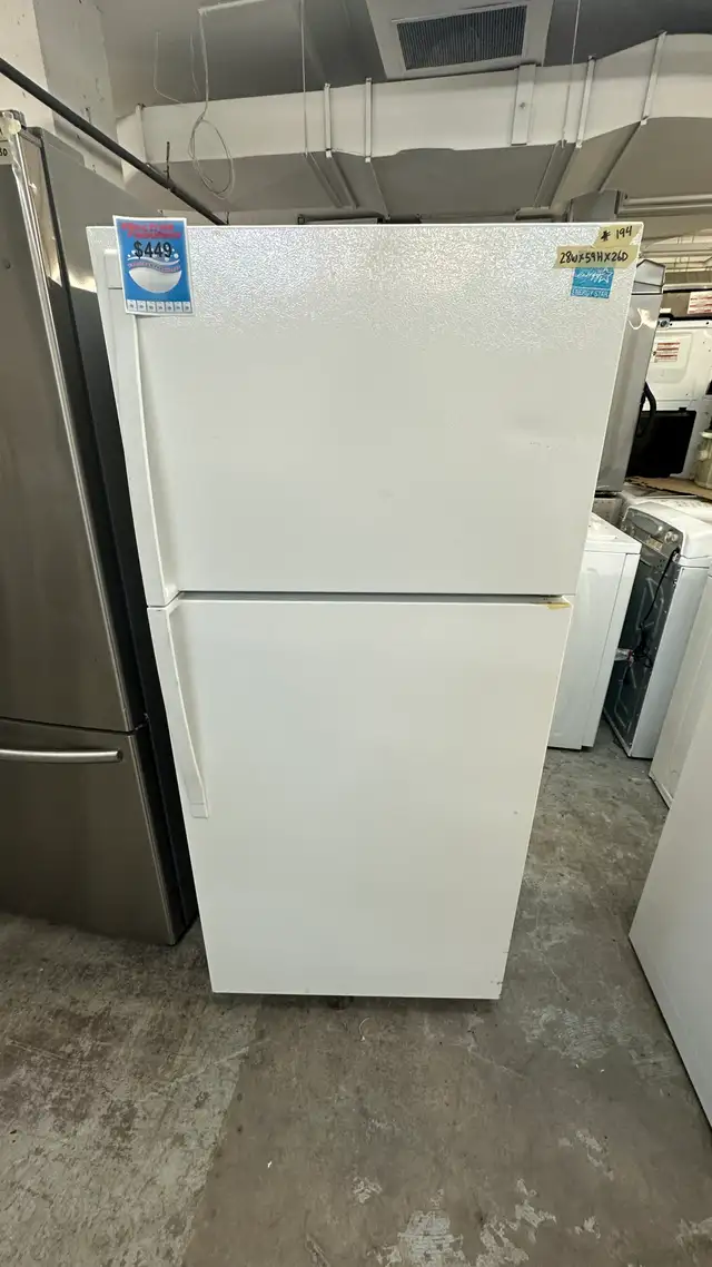 3194- Réfrigérateur Whirlpool blanc top freezer fridge white 28" in Refrigerators in City of Montréal - Image 2