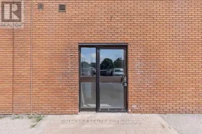 Unit 106 Kent Place - Main Floor Leasing Opportunity Of 2300 Sq Ft! Main Entrance From Outside Of Bu...