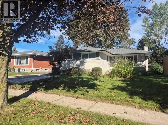 11 DUNCAIRN Avenue Kitchener, Ontario in Houses for Sale in Kitchener / Waterloo - Image 6