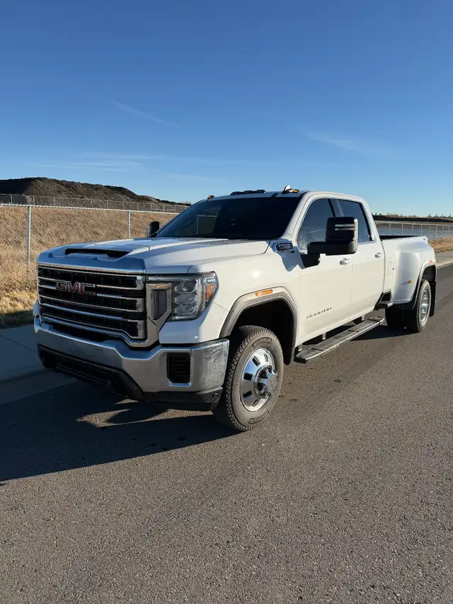 2021 L5P Duramax Dually in Cars & Trucks in Lethbridge - Image 3