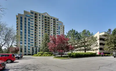 Beautiful 1 Bed, 1 Bath Condo at The Regatta, 75 Ellen St.