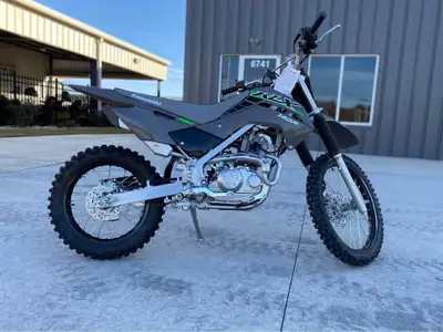 APPLY NOW: https://www.ridecollective.ca/get-pre-approved 2025 KAWASAKI KLX140 • Lightweight engine...