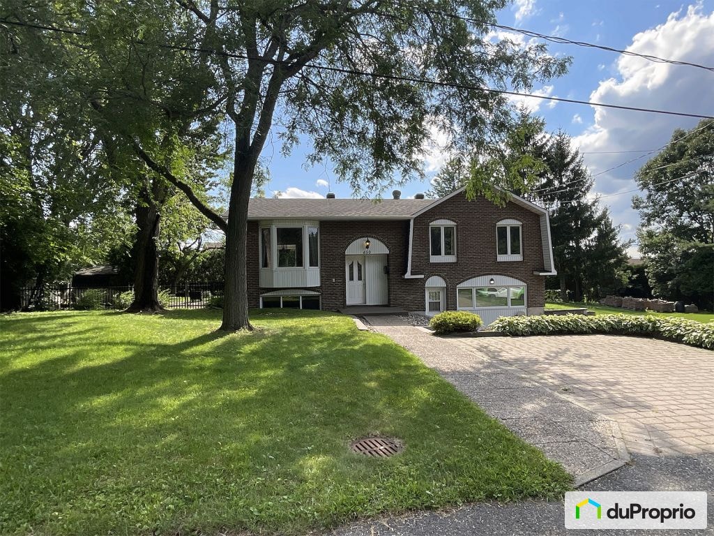 $589,900 - Bungalow for sale in Otterburn Park — photo 1