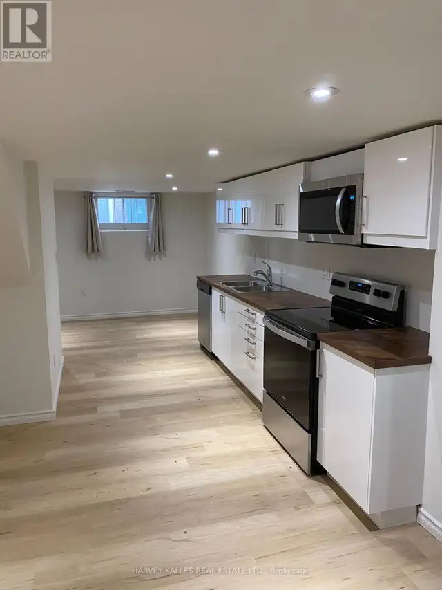 LOWER - 47 STAYNER AVENUE Toronto (Yorkdale-Glen Park), Ontario in Long Term Rentals in City of Toronto - Image 5