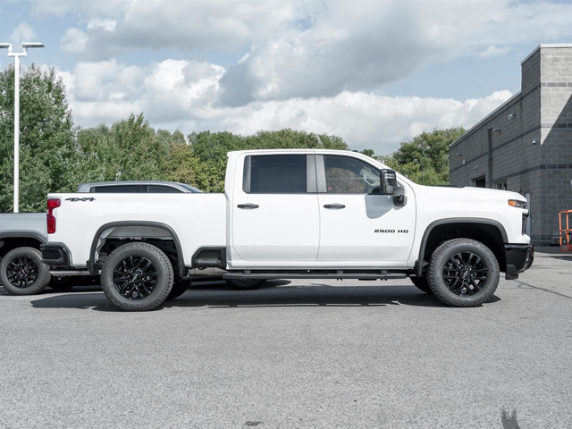 2025 Chevrolet SILVERADO 2500HD Custom- Black Assist Steps | Sno in Cars & Trucks in Markham / York Region - Image 3