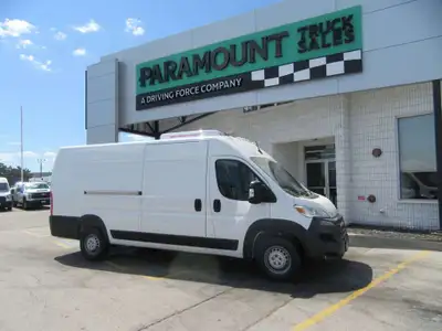 V6 GAS ENGINE, AUTO TRANS, A/C, AM/FM STEREO WITH BLUETOOTH, BACKUP CAMERA, BUCKET SEATS WITH ARMRES...