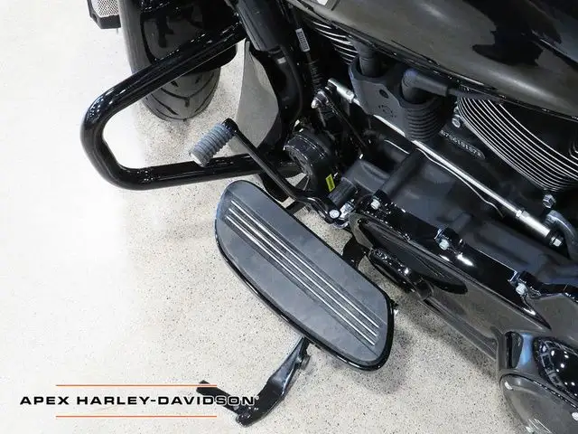 2025 Harley-Davidson FLHX - Street Glide in Sport Touring in Cambridge - Image 15