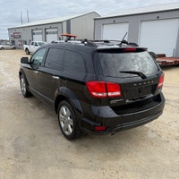 BLOWOUT PRICE!!!! 8.4" INFOTAINMENT SCREEN!! 7 PASSENGER!! LOW KMS!!! NAVIGATION!! HEATED LEATHER!!... (image 4)