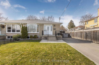 3 Bdrm Semi-Detached Bungalow in the Center of Richmond Hill