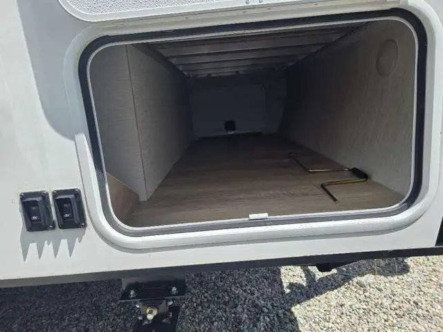 2026 Winnebago Micro Minnie 2108DS in Travel Trailers & Campers in Penticton - Image 9