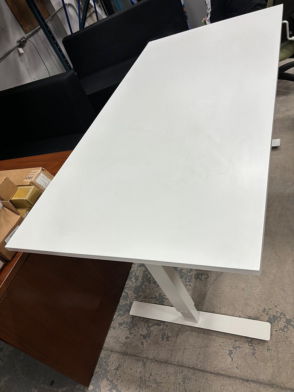 IKEA Trotten Height Adjustable Desk-Excellent Condition! in Desks in Mississauga / Peel Region - Image 3