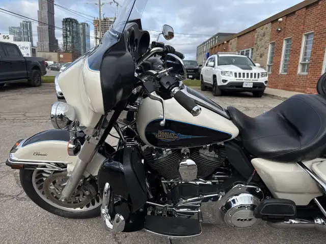 2012 Harley-Davidson Electra Glide Classic ~ ELECTRA GLIDE CLASS in Sport Touring in City of Toronto - Image 19