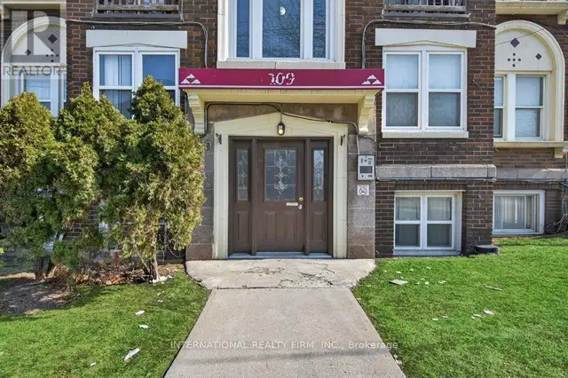 2 - 109 BALSAM AVENUE S Hamilton (Stipley), Ontario in Long Term Rentals in Hamilton - Image 4