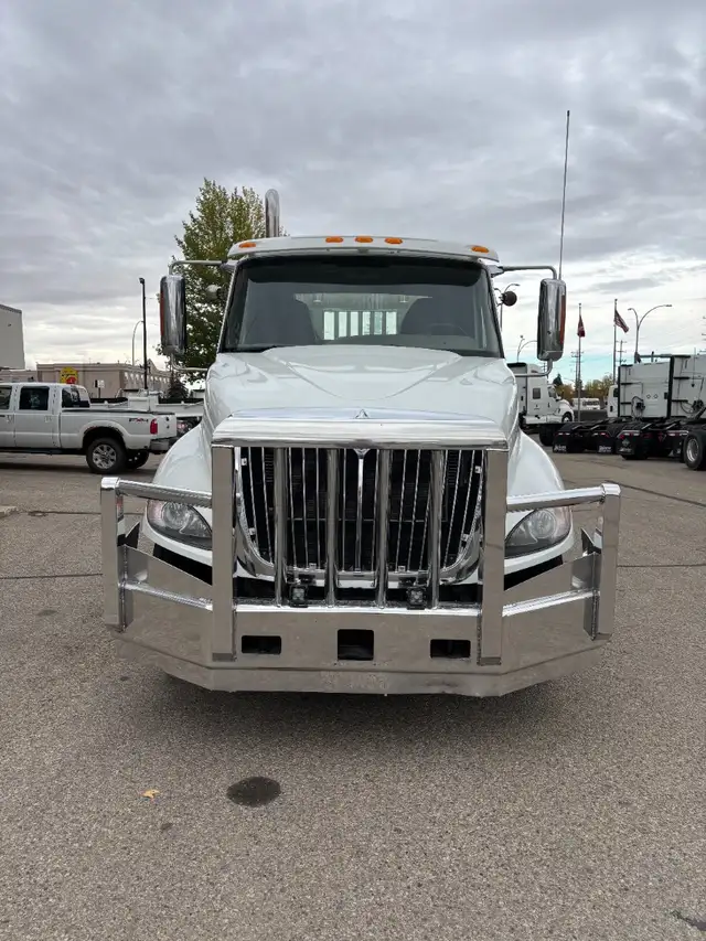 2016 International Prostar Daycab, Cummins engine, 18spd Manual in Heavy Trucks in Saskatoon - Image 7