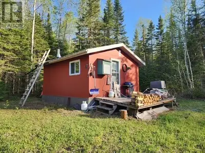 If you are looking for a retreat to get away from city to do some hunting/fishing/skidooing then thi...