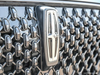 Cooled Leather Seats, Dynamic Handling Package, Full Rear Console! With a plush interior, a stunning... (image 9)