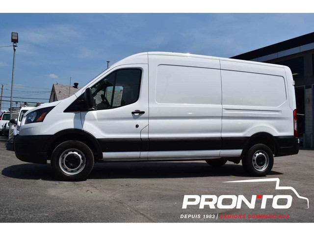 2023 Ford Transit Cargo Van T-250 148 Med Roof * Bluetooth Cruis dans Autos et camions  à Laval/Rive Nord - Image 4