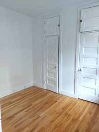 DISPONIBLE DÈS MAINTENANT - 3 1/2 dans le Vieux-Québec Beau 3 1/2 rénové Semi-meublé : Cuisinière et... (image 5)
