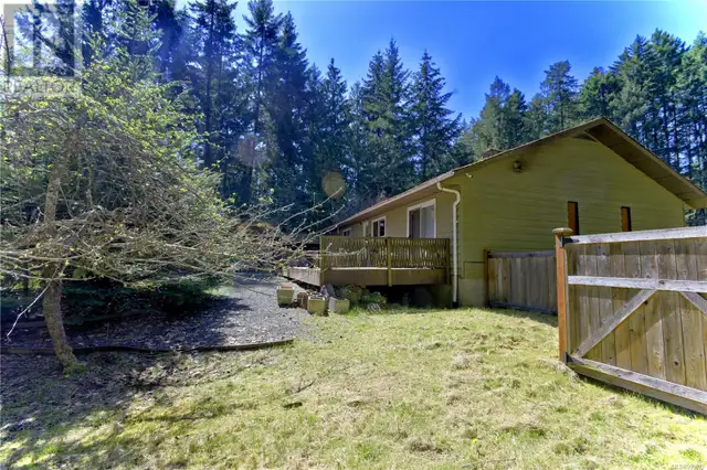 1048 Price Rd Errington, British Columbia in Houses for Sale in Parksville / Qualicum Beach - Image 4